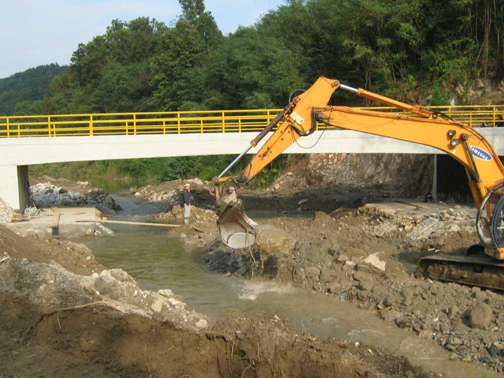 Izgradnja mosta preko reke Kačer u Ljigu